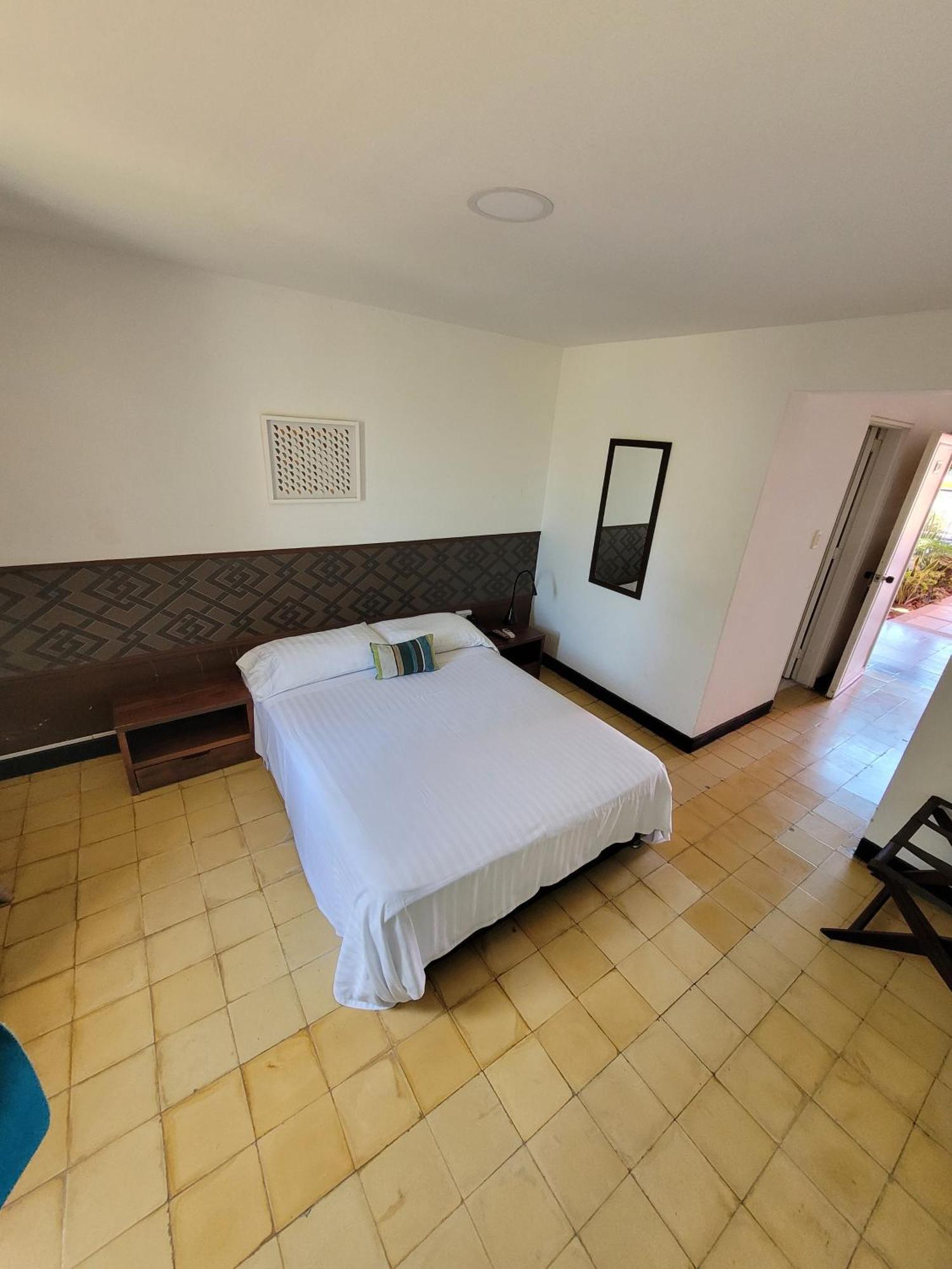 Hotel Gimaura Ріоача Екстер'єр фото